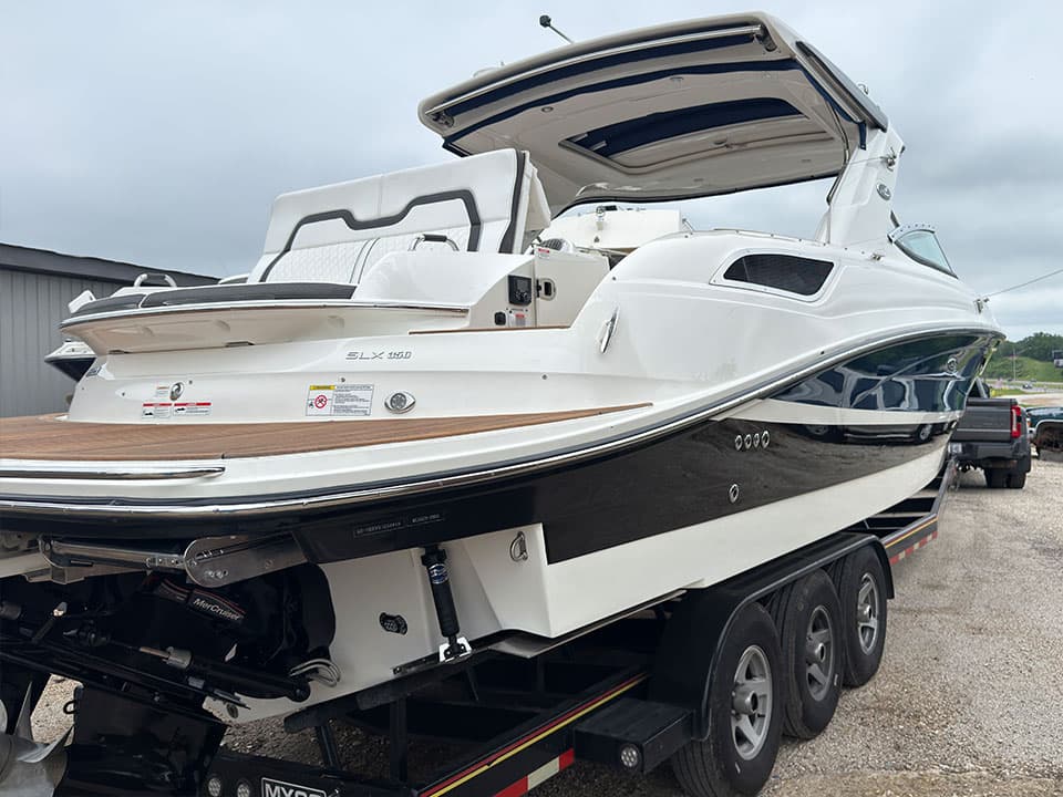 2018 Sea Ray 350 SLX listing photo 3.