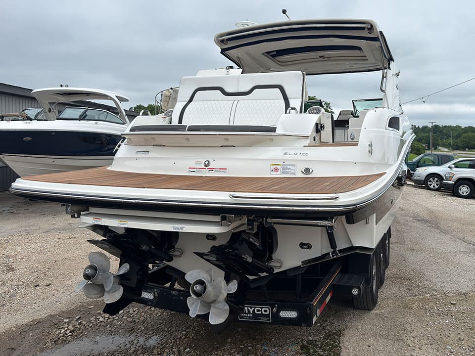 2018 Sea Ray 350 SLX listing photo 4.